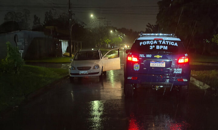 Homem rouba Corsa, aponta arma para policiais e morre em confronto em Dourados