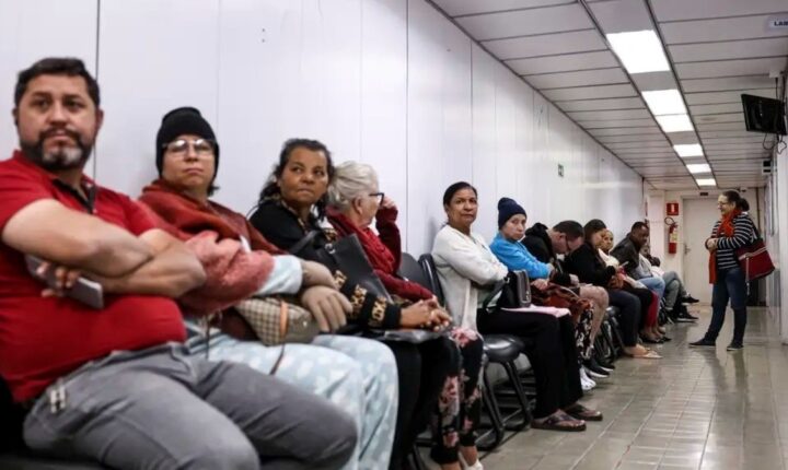IA vai decidir sua vez na fila do SUS? Propostas de candidatos da esquerda à direita não são simples de implementar