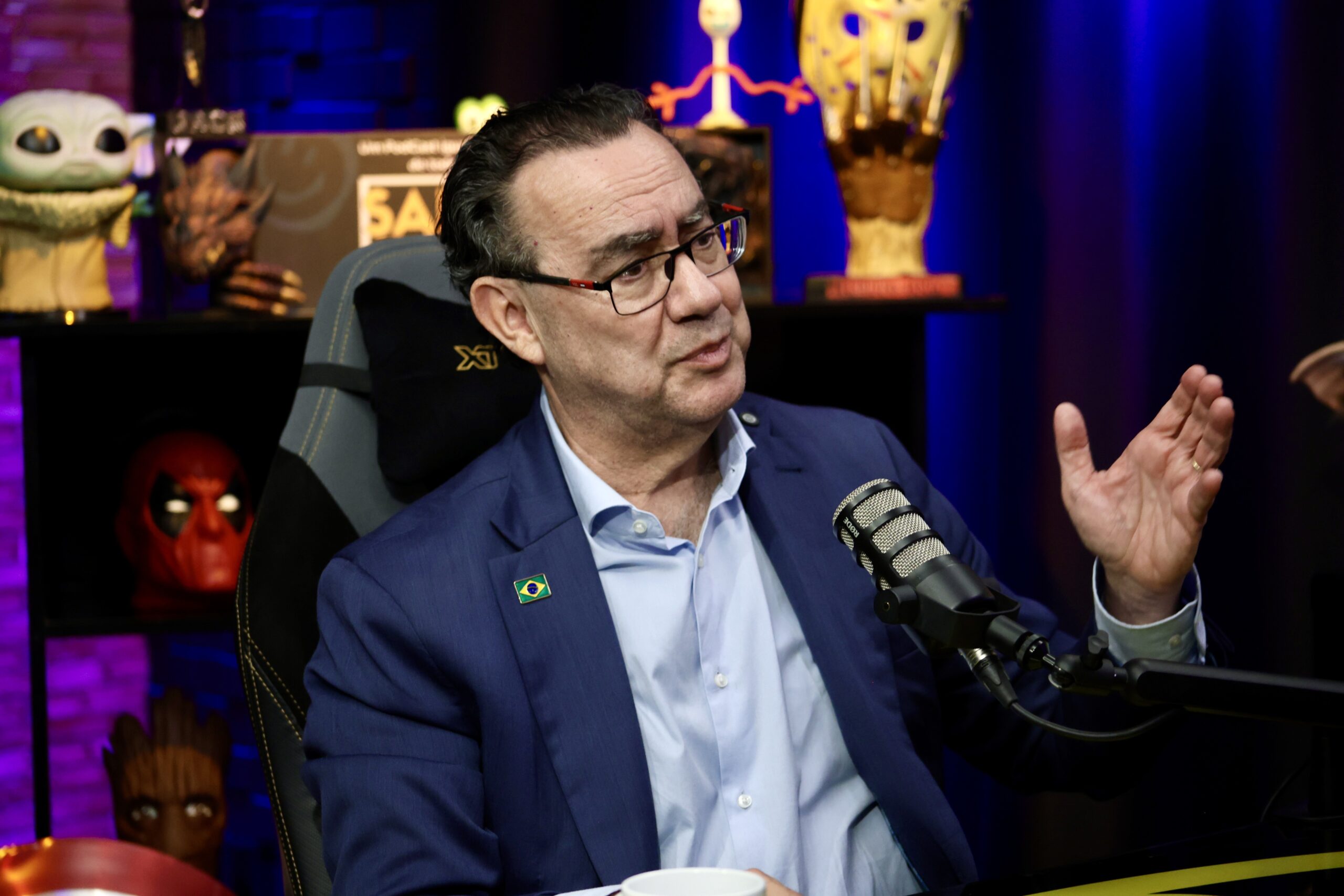 Augusto Cury diz que Flávio Bolsonaro ‘não é tanto de direita’ e o situa ‘até para a esquerda’