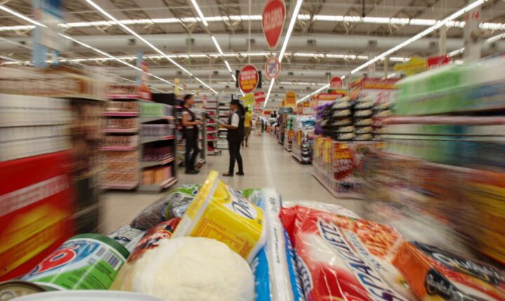 Bolsa Família é reajustado em 15%; medida começa a valer em outubro