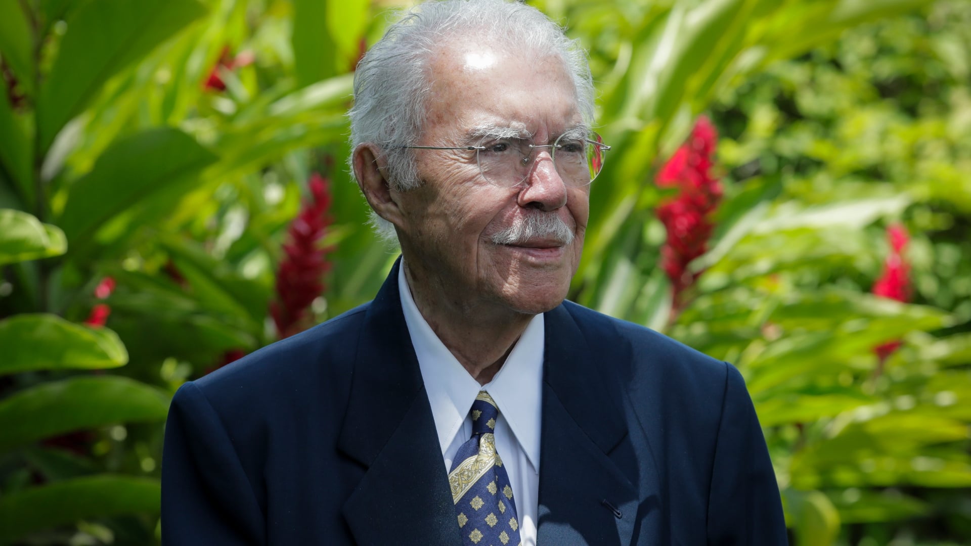 José Sarney é internado com pneumonia em São Luís