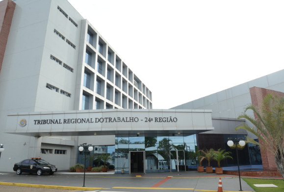 Empresa põe detetive no encalço de cozinheira e perde ação na Justiça