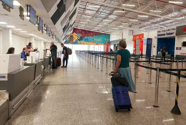 Multa de R$ 17,5 mil e suspensão de voos passam a valer nesta segunda-feira