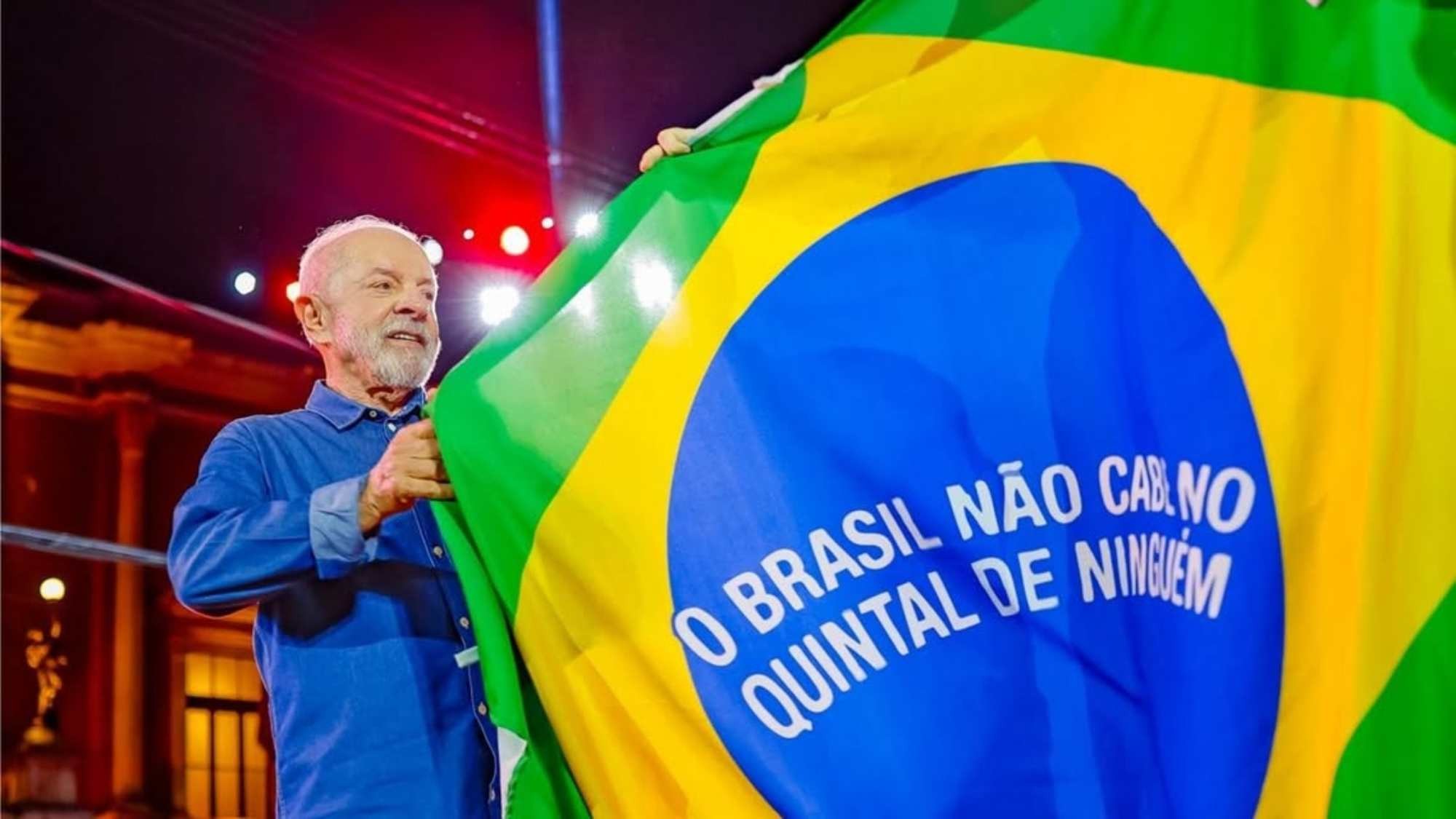 Em Fortaleza, Lula defende soberania nacional e critica políticos aliados a Donald Trump