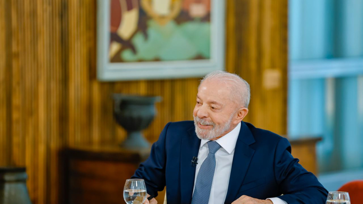 Lula dará entrevista ao Flow no dia do debate da “TV Globo”