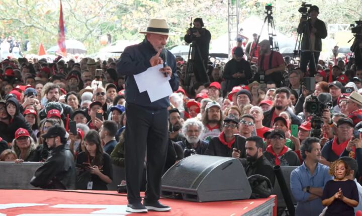 Lula faz campanha em SC, estado onde Bolsonaro teve 69% dos votos em 2022, e prega fim das bets