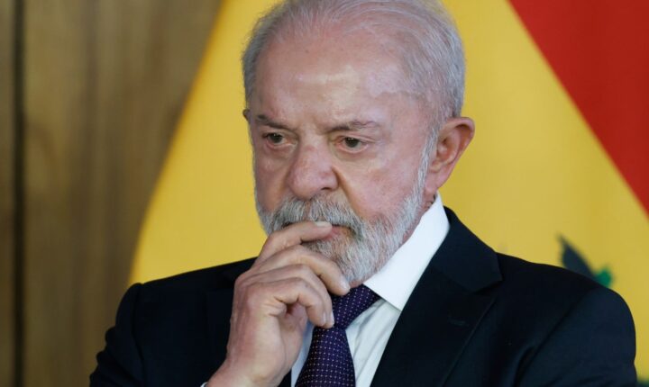 Congresso não deve ficar com 50% do Orçamento da União, diz Lula