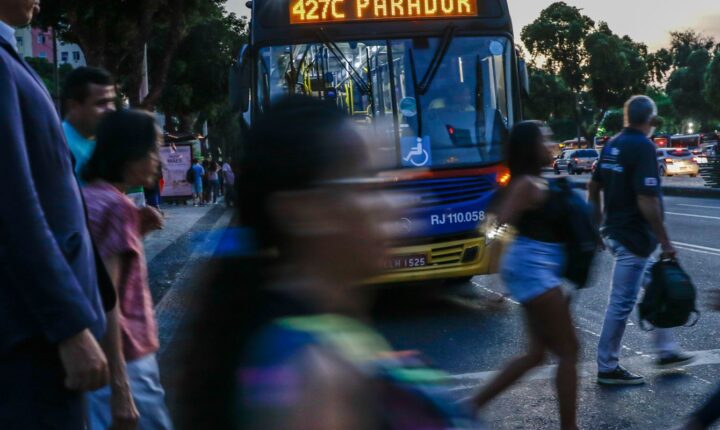 Pesquisa aponta que solidão e exaustão ampliam abstenção nas urnas