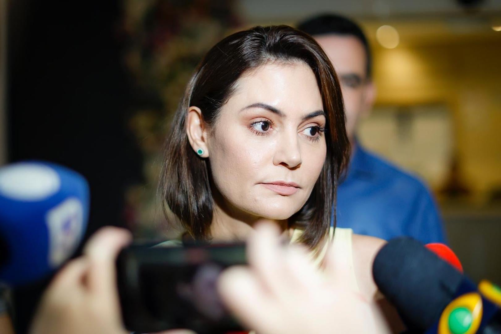 Michelle Bolsonaro lidera intenções de voto para o Senado no DF com 22%, seguida por Leila do Vôlei