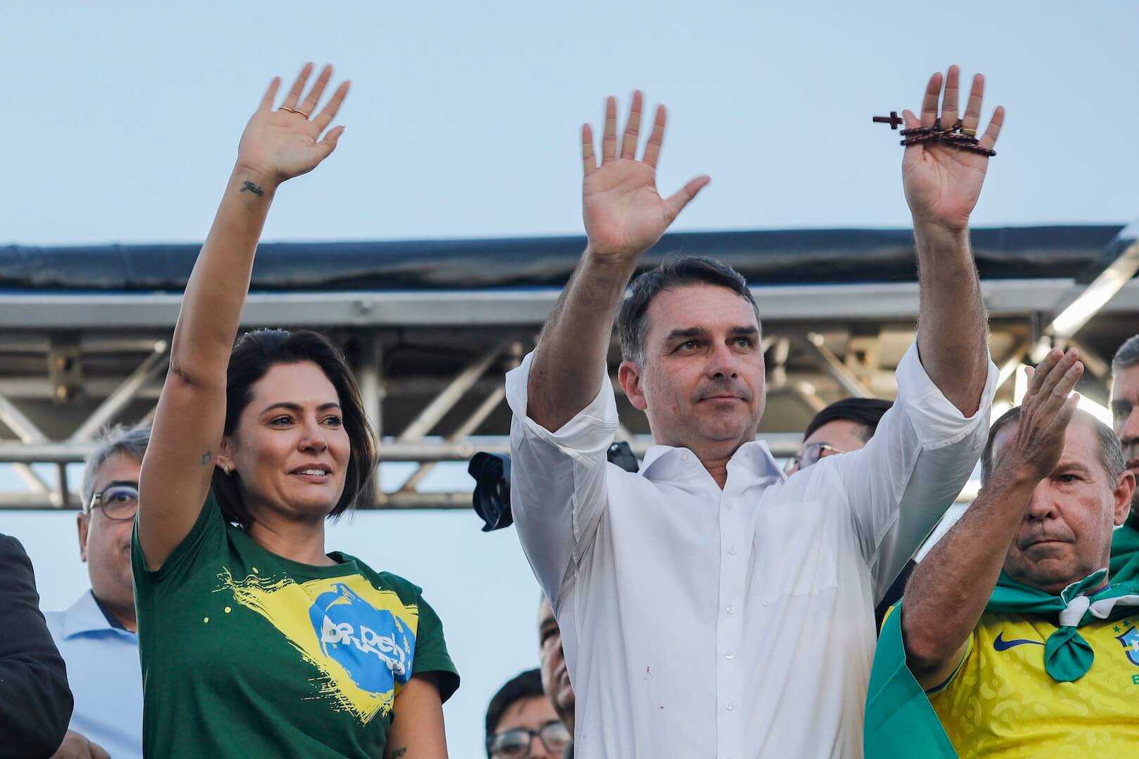 “FT” compara família Bolsonaro aos Trump e cita “estilo paranoico”