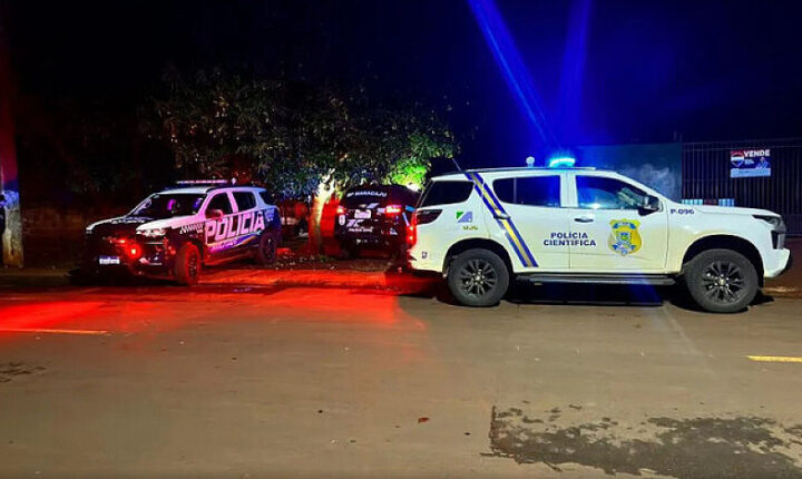 Mulher é executada e homem fica ferido a tiros durante ataque em residência
