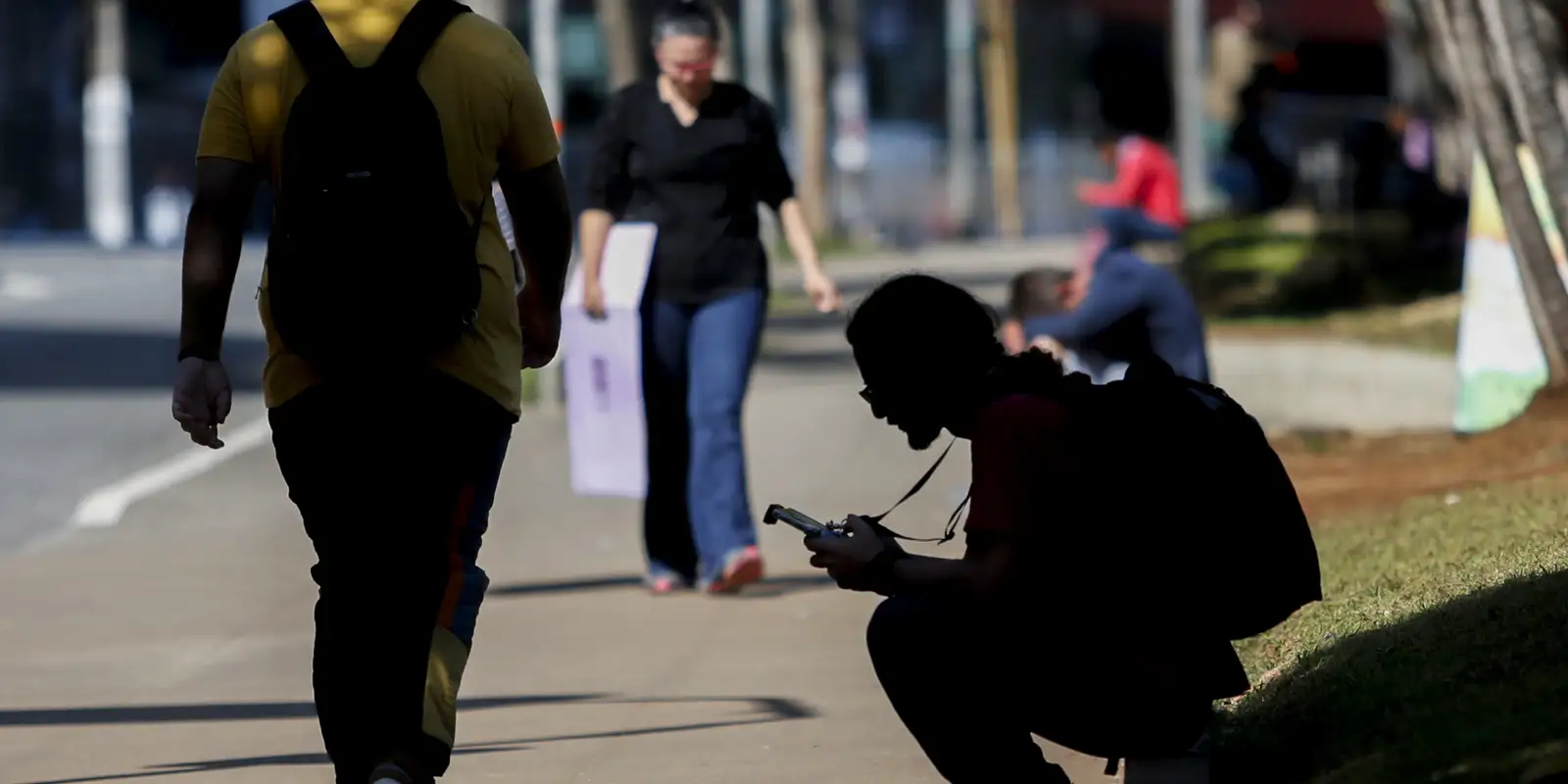 Percentual de jovens nem-nem no Brasil recua para 22,4%, revela relatório da OCDE