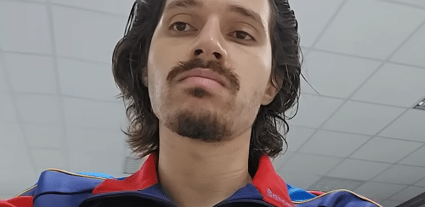 Candidato Wilker Leão é preso e levado para a Polícia Federal após pintar muro da UnB