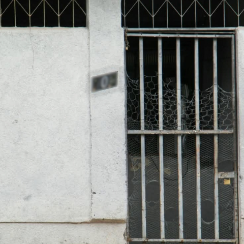 PM descobre senha secreta em ‘boca de fumo’, prende dois em flagrante e apreende drogas