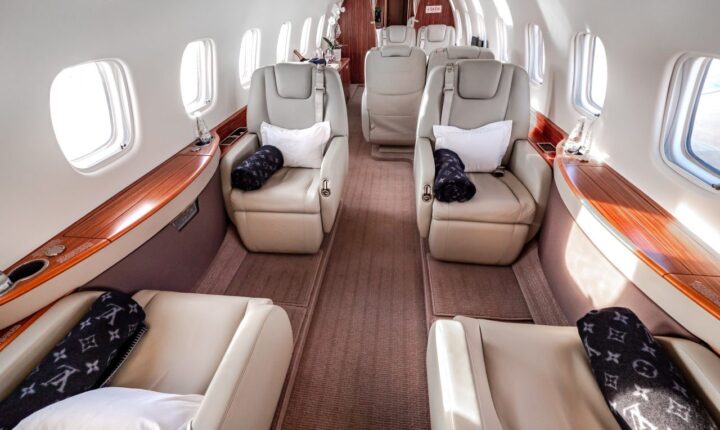 FOTOS: veja como é o jato executivo Legacy 650 usado por Flávio Bolsonaro e Alexandre de Moraes