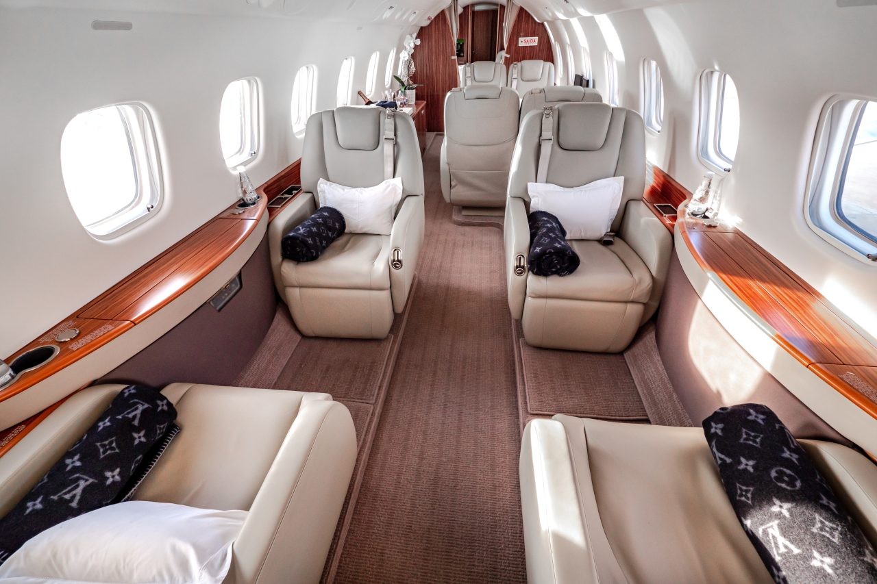 FOTOS: veja como é o jato executivo Legacy 650 usado por Flávio Bolsonaro e Alexandre de Moraes