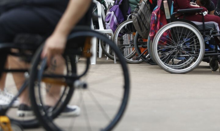 Cargos de liderança representam apenas 1,5% das vagas para pessoas com deficiência no mercado