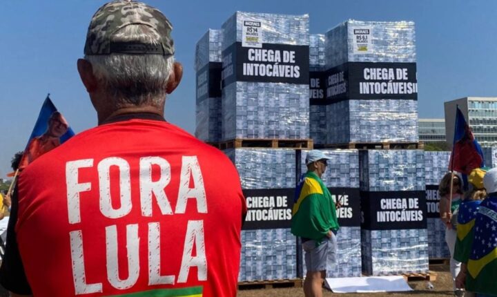 Em Brasília, ato pressiona STF com “Fora Moraes” e “chega de intocáveis”