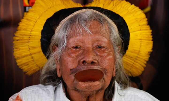 Cacique Raoni, aos 94 anos, passa a receber cuidados paliativos em Mato Grosso