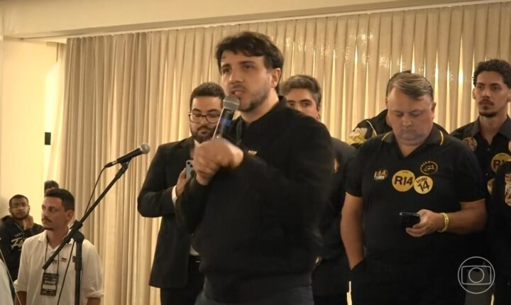 Renan Santos critica bolsonarismo em SC e defende pena de 30 anos para assalto à mão armada