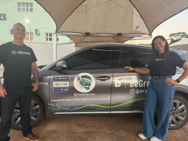 Da Argentina ao Brasil, casal cruza estradas de carro elétrico em expedição