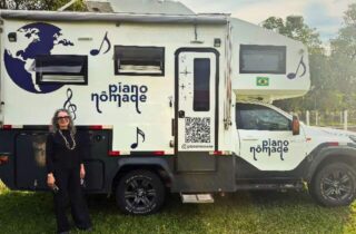 Sonho de adolescência vira 50 mil km de estrada com ‘piano’ a bordo