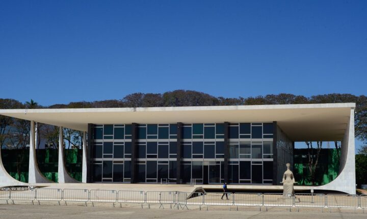 Fachin cobra manifestação da PGR sobre casos do INSS e Master