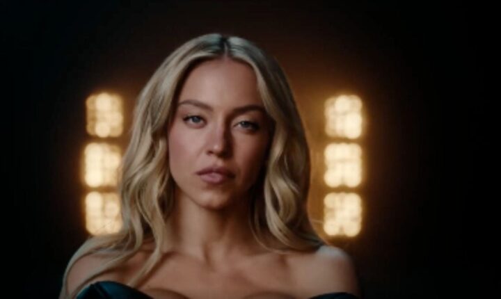 Campanha com Sydney Sweeney seminua vira alvo de críticas de atletas