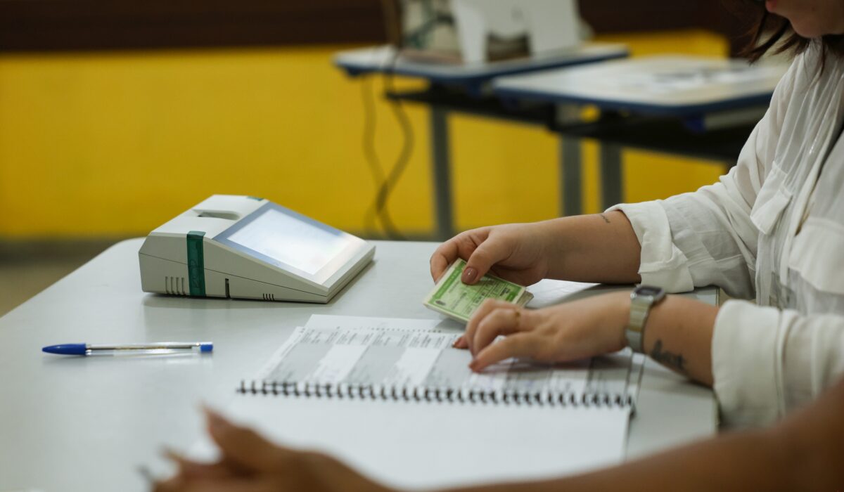 Eleições 2026: Entenda como funciona a folga eleitoral e quais são os direitos dos mesários