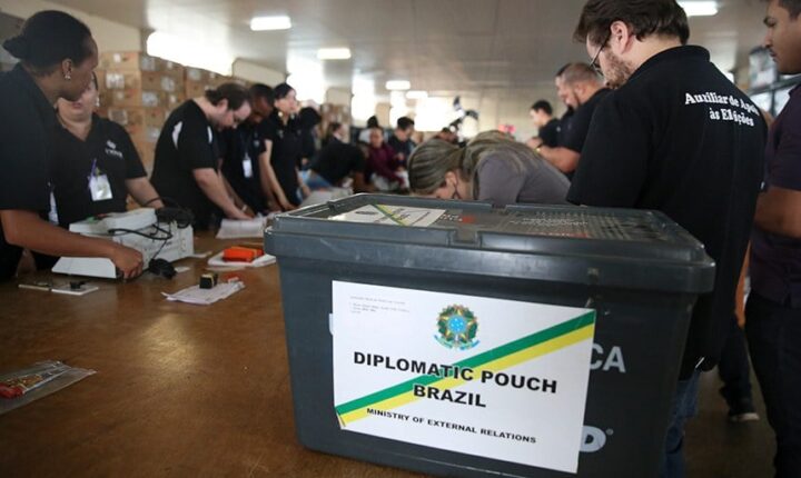 Voto no exterior cresce 31%; saiba como votar e justificar a ausência