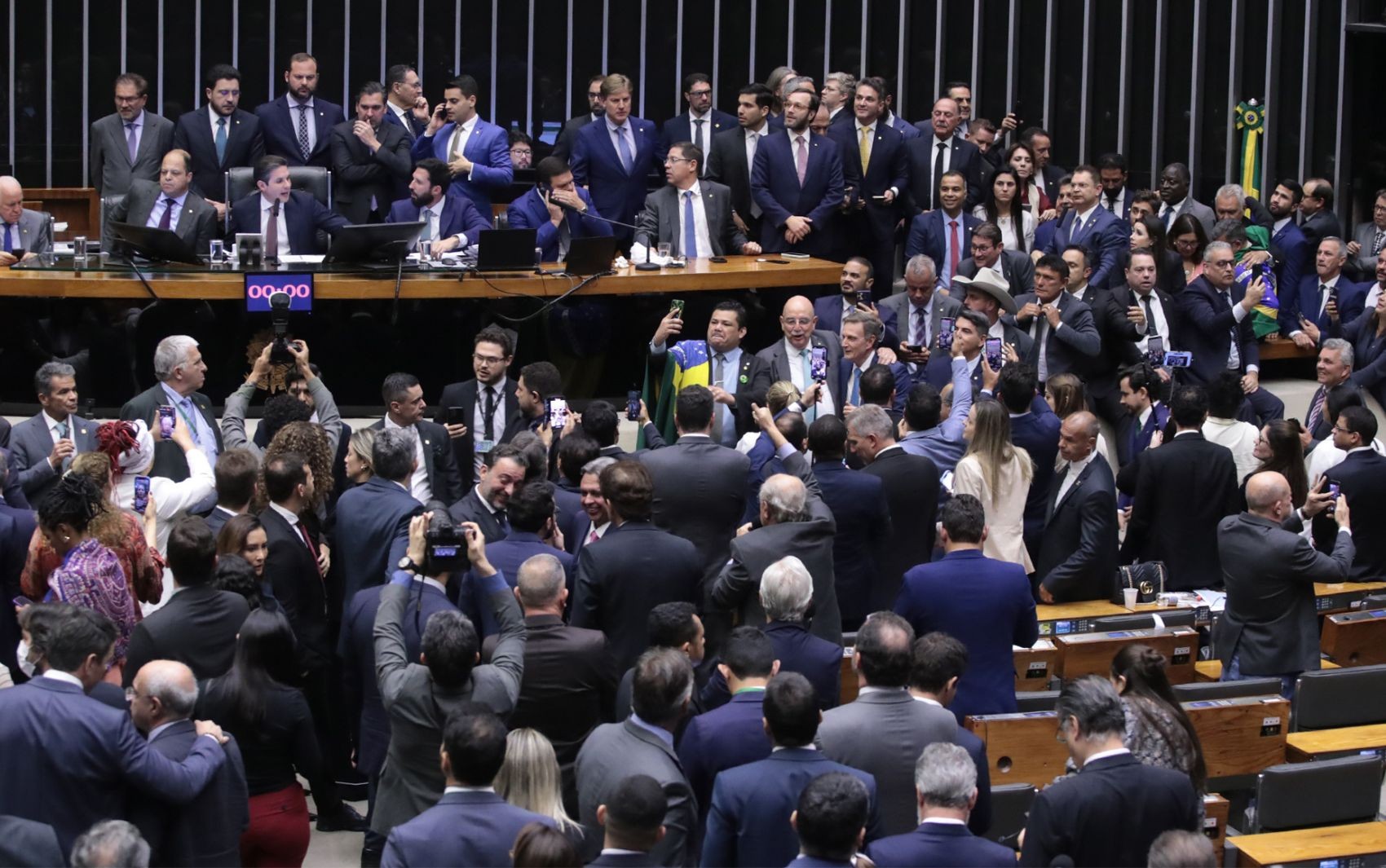 Homens, brancos e candidatos à reeleição são perfil médio de quem mais recebe recursos de campanha dos partidos