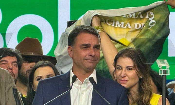 Flávio Bolsonaro utilizou jatinho associado a Daniel Vorcaro em viagem realizada no ano de 2025