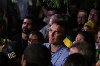Flávio Bolsonaro condiciona abertura de sigilos a exigências feitas a Lula