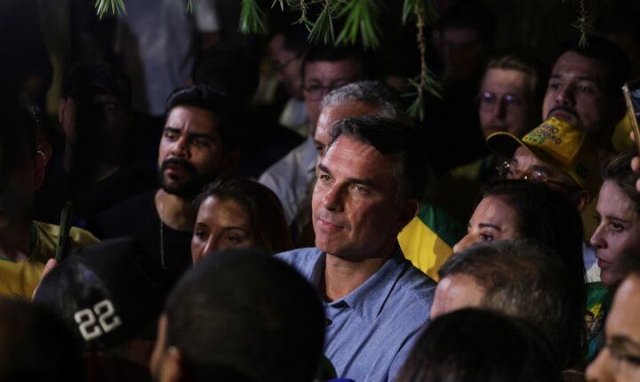 Flávio Bolsonaro condiciona abertura de sigilos a exigências feitas a Lula