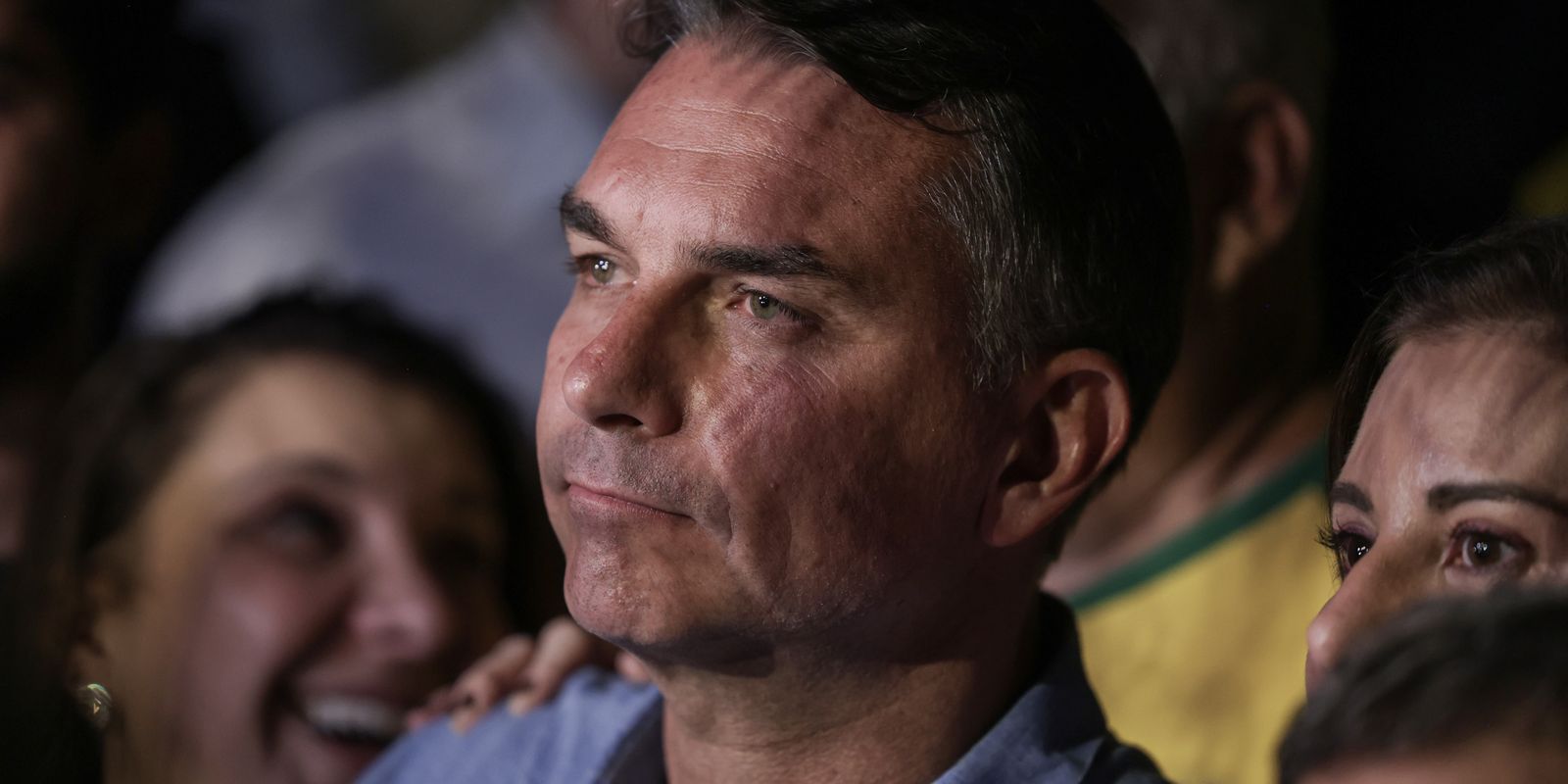 Mendonça multa Flávio Bolsonaro por impulsionar post negativo contra Lula
