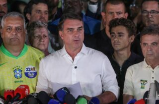 Senador Flávio Bolsonaro contesta resultado eleitoral e anuncia pedido de anulação