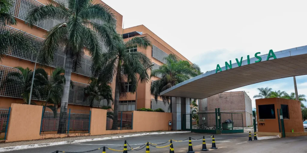 Anvisa proíbe comercialização de picolé e suplemento proteico