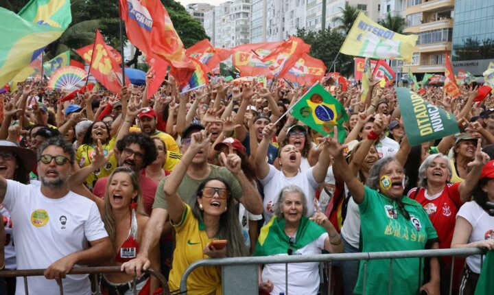 Atos em defesa da democracia e de Lula reúnem milhares de pessoas em centenas de cidades