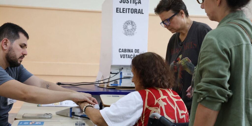 Primeiro turno tem alta de 43% na participação de eleitores com 70 anos ou mais