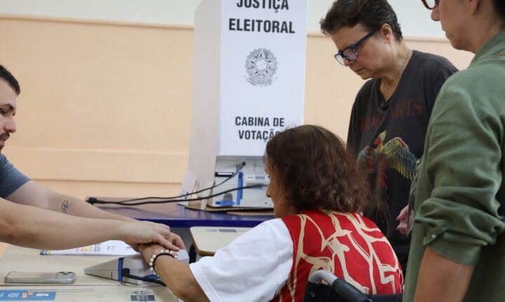 Primeiro turno tem alta de 43% na participação de eleitores com 70 anos ou mais