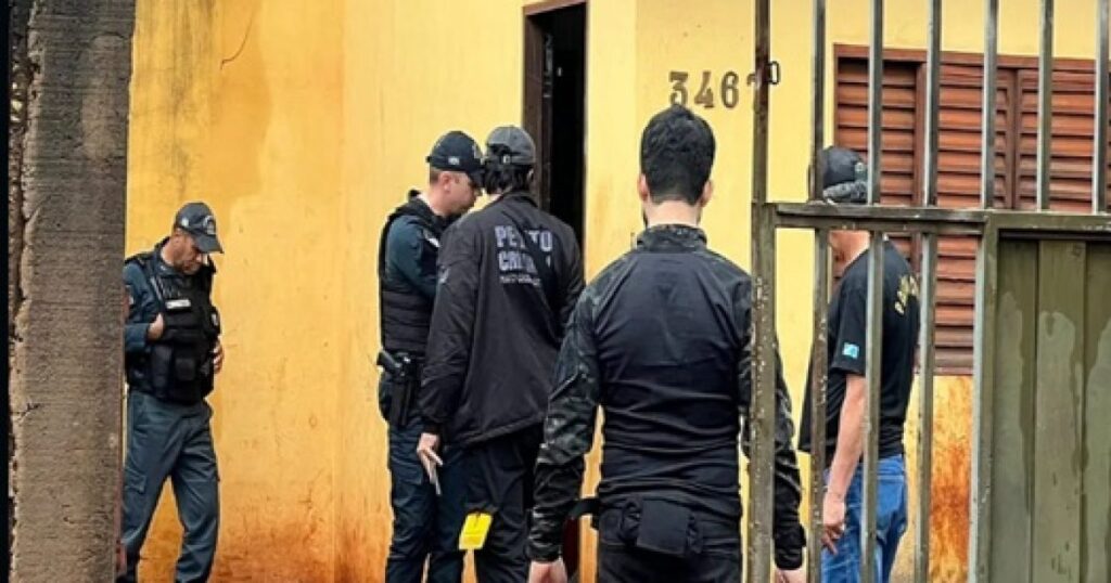 Jovem é assassinado a tiros dentro de casa em Rio Brilhante e polícia investiga o caso