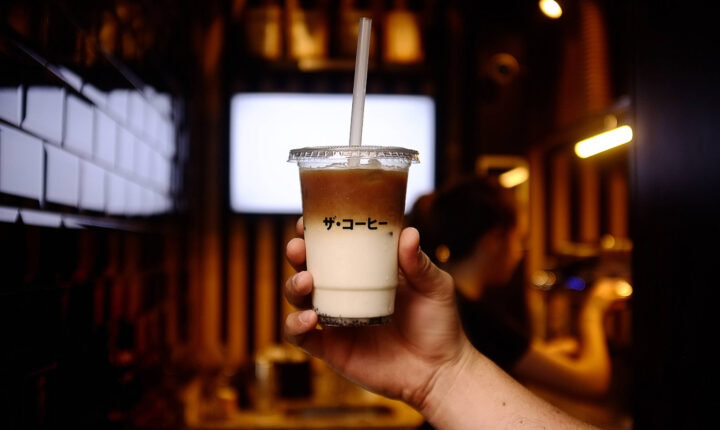 A polêmica do café gelado: o detalhe informal que pode prejudicar em entrevistas de emprego