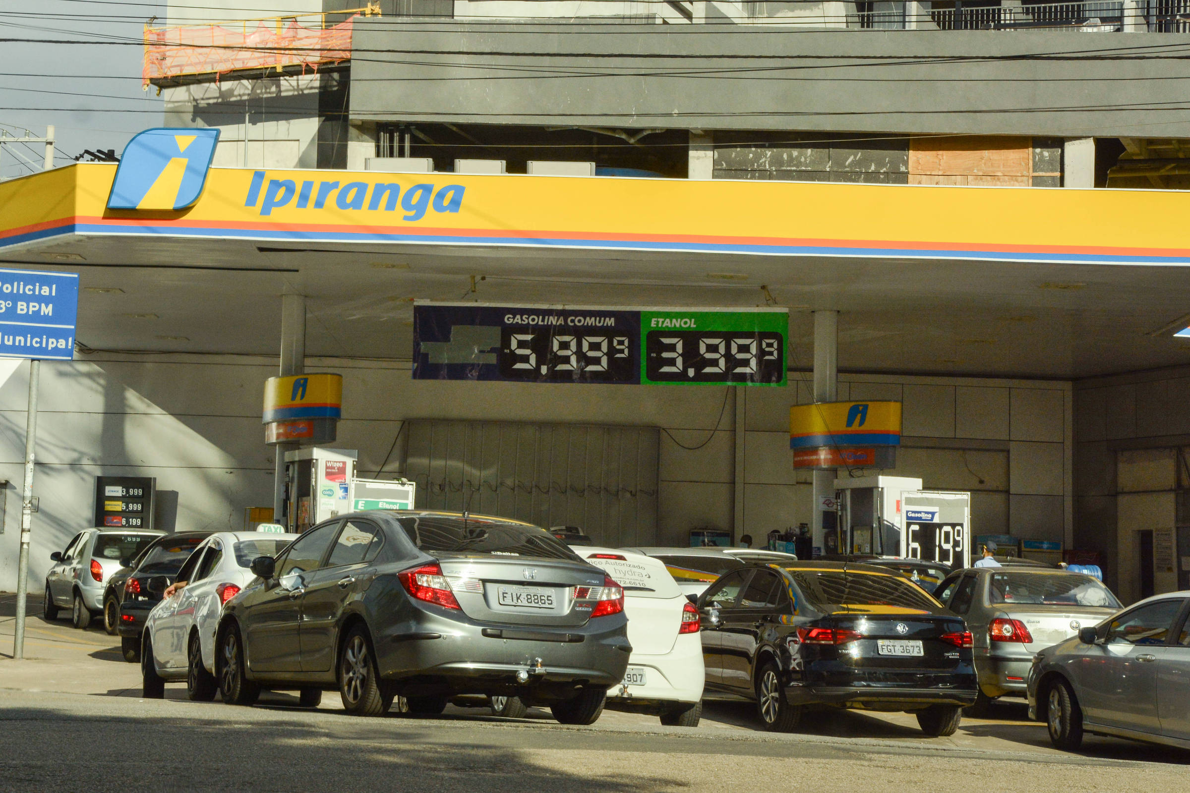 Empresas brasileiras importam 9,6 bilhões de litros de diesel entre janeiro e agosto