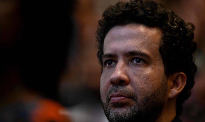 Janones reúne 1 milhão em tropa digital e quer mostrar Lula com mais calçada e menos helicóptero
