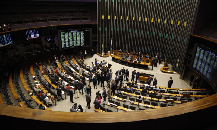 Pagamentos de emendas da Saúde disparam antes de campanhas eleitorais, aponta estudo