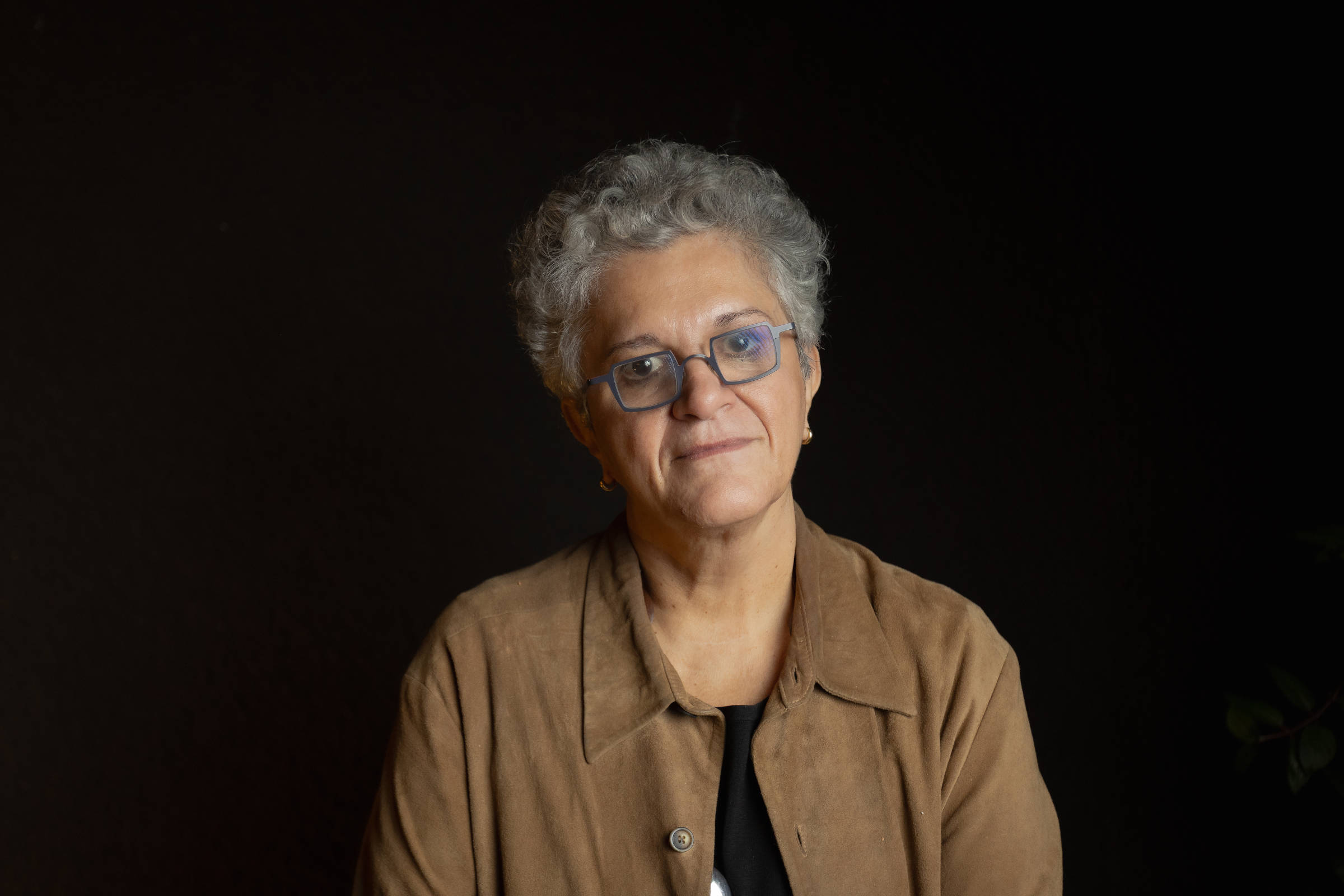 Fim do desmatamento ilegal deve ser prioridade para o próximo governo, diz ex-ministra Izabella Teixeira