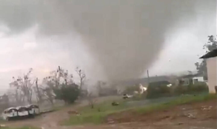 Avanço de frente fria e ciclone coloca estados da região Sul em alerta para temporais, granizo e tornados