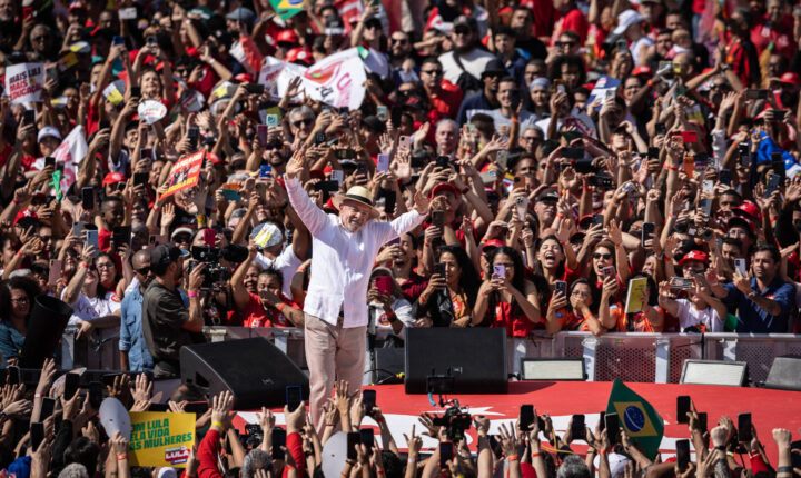 Campanha convoca 'milhões de Lulas' para esforço concentrado nas ruas em reta final do 1º turno