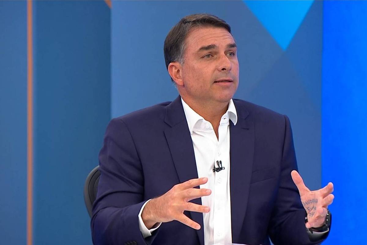 Em busca de votos na corrida eleitoral de 2026, Flávio Bolsonaro promete afrouxar leis ambientais