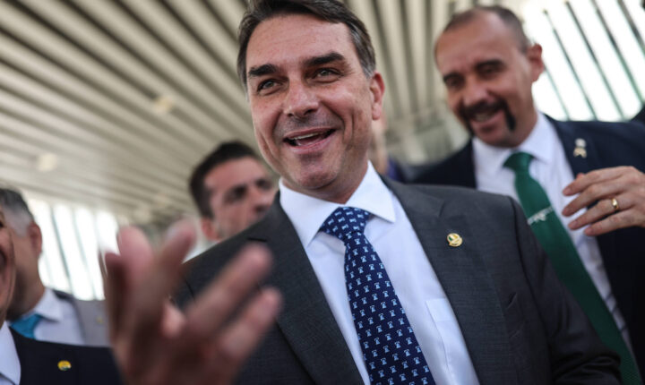 Trajetória pessoal e política de Flávio Bolsonaro, candidato à Presidência em 2026